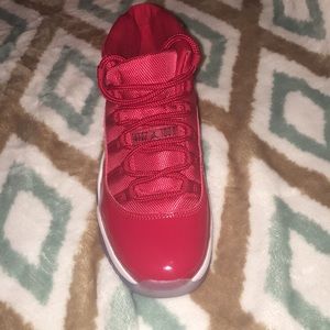Jordan 11 red❤️